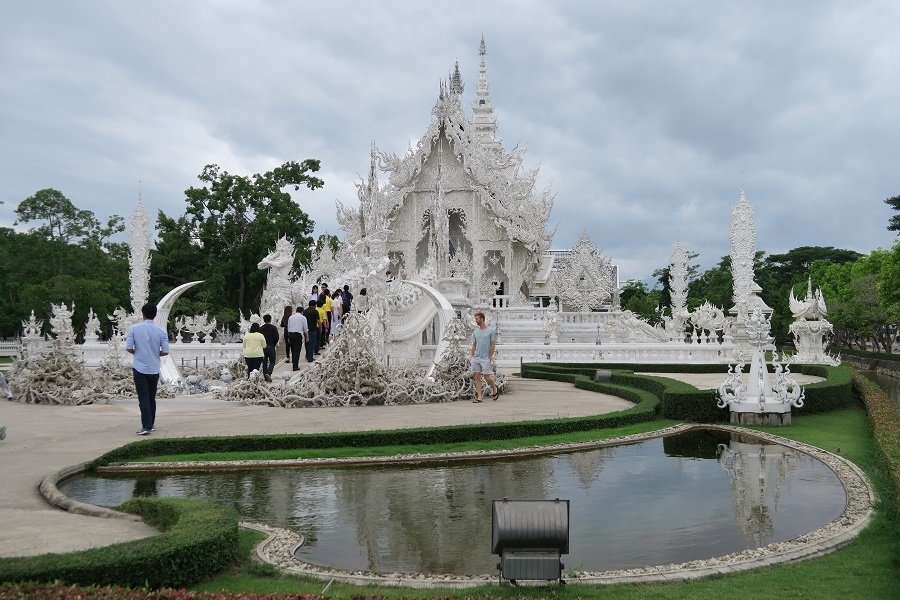 ตำบล ป่าอ้อดอนไชย Wat Rong Khun白廟