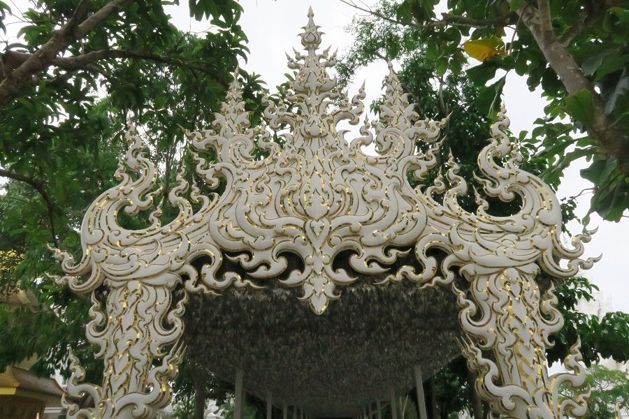 ตำบล ป่าอ้อดอนไชย Wat Rong Khun白廟