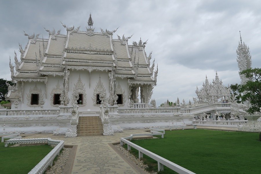 ตำบล ป่าอ้อดอนไชย Wat Rong Khun白廟