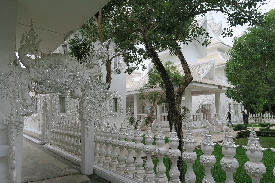 ตำบล ป่าอ้อดอนไชย Wat Rong Khun白廟