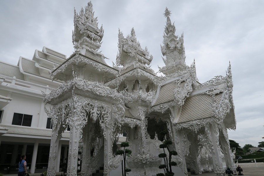 ตำบล ป่าอ้อดอนไชย Wat Rong Khun白廟