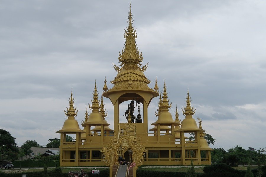 ตำบล ป่าอ้อดอนไชย Wat Rong Khun白廟