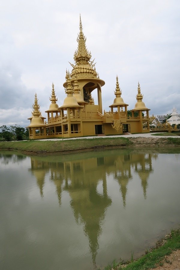 ตำบล ป่าอ้อดอนไชย Wat Rong Khun白廟