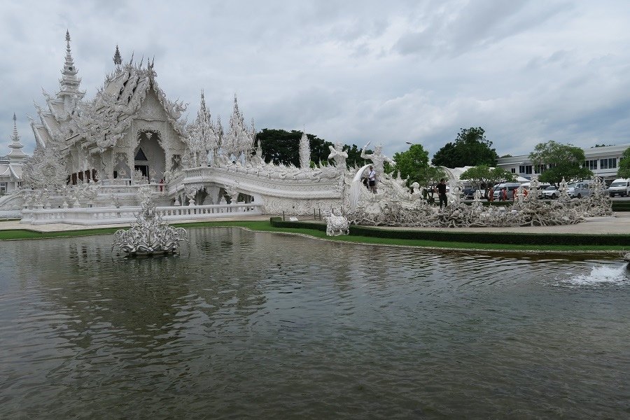 ตำบล ป่าอ้อดอนไชย Wat Rong Khun白廟