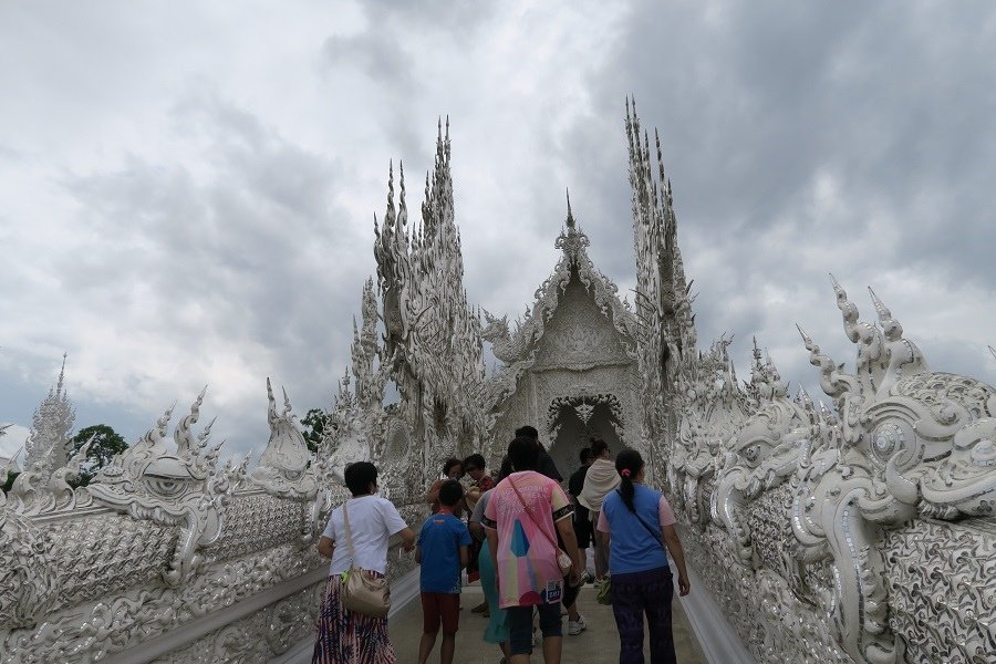 ตำบล ป่าอ้อดอนไชย Wat Rong Khun白廟