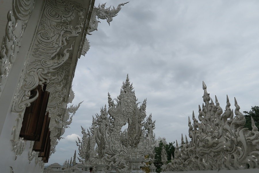 ตำบล ป่าอ้อดอนไชย Wat Rong Khun白廟