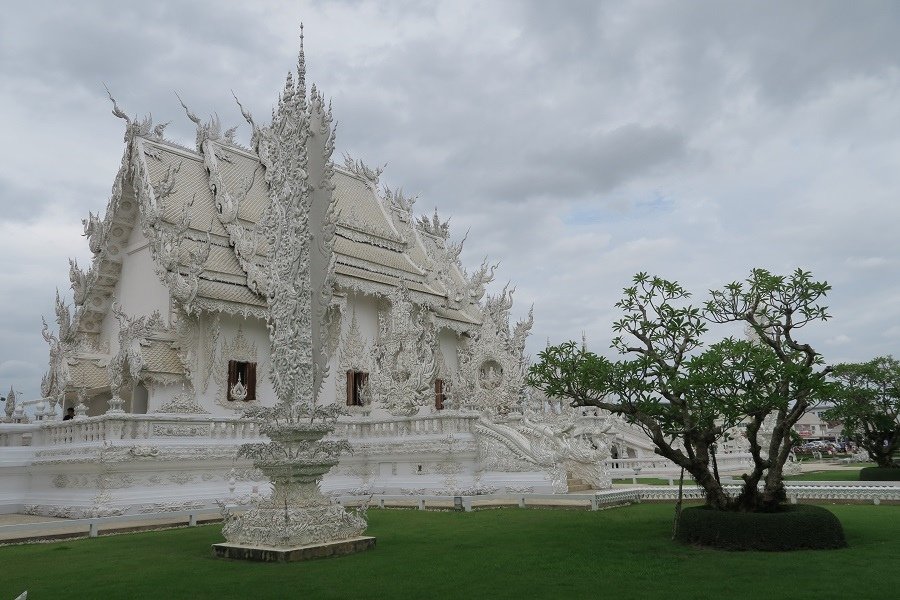 ตำบล ป่าอ้อดอนไชย Wat Rong Khun白廟