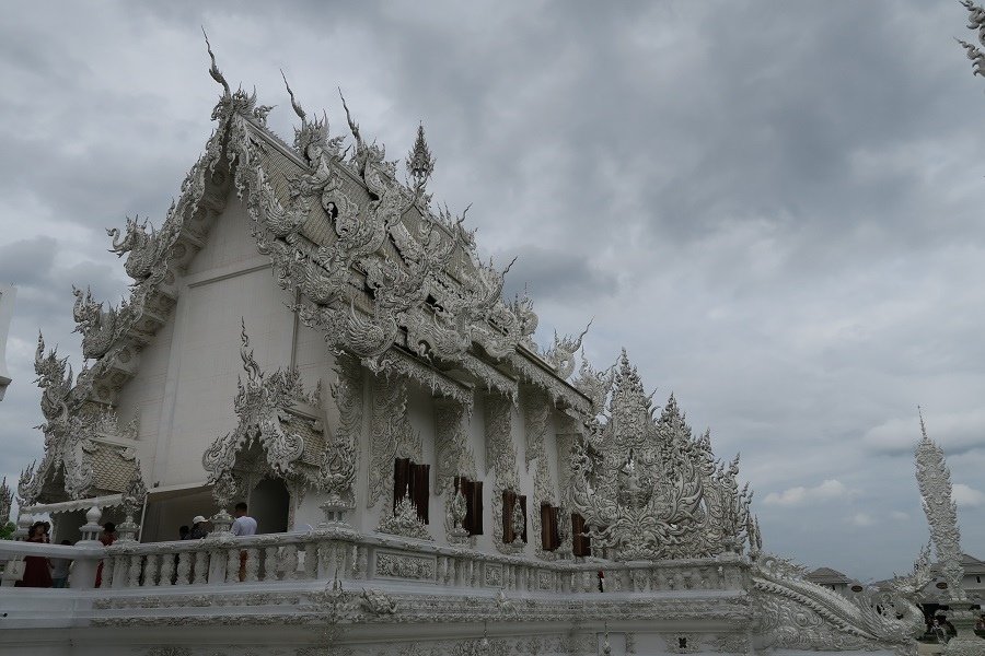 ตำบล ป่าอ้อดอนไชย Wat Rong Khun白廟