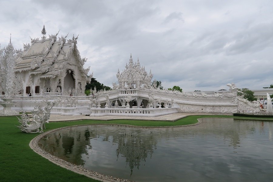 ตำบล ป่าอ้อดอนไชย Wat Rong Khun白廟