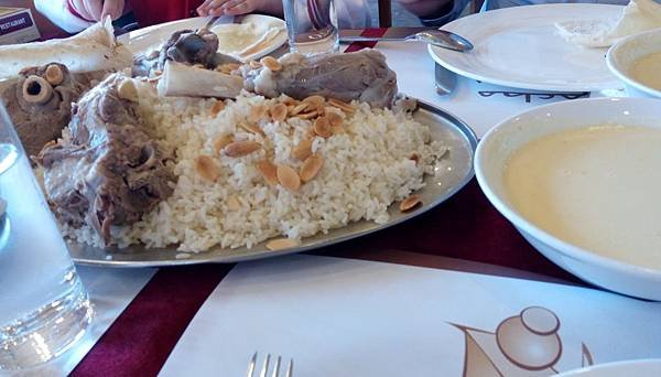 約旦國菜Mansaf-優格羊肉抓飯