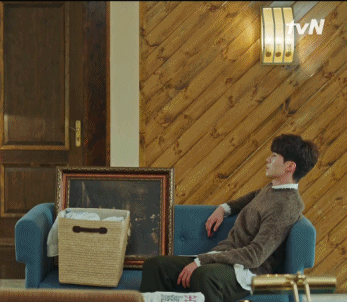 10_2(움짤8)_05회_방송분_빨래통_집어던지기.gif