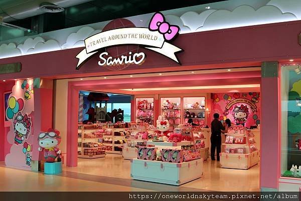 HELLO KITTY SHOP.jpg