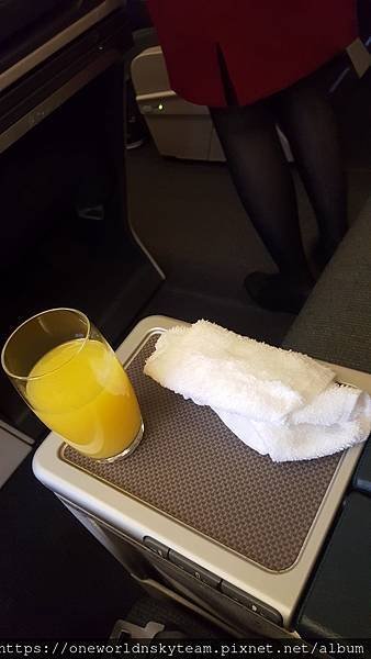 WELCOME DRINK + TOWEL.jpg