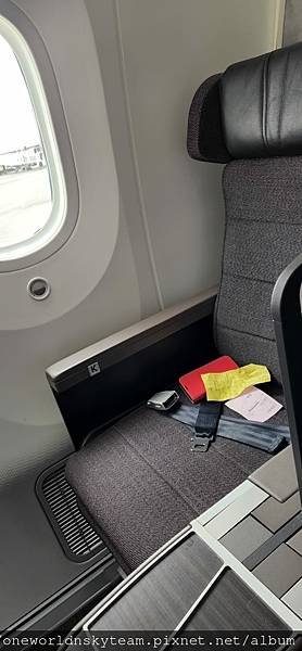 09. J SEAT.jpg