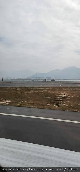 21.LANDING HKG.jpg