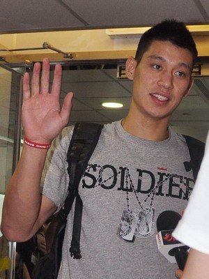2012.08.07 林書豪離台1