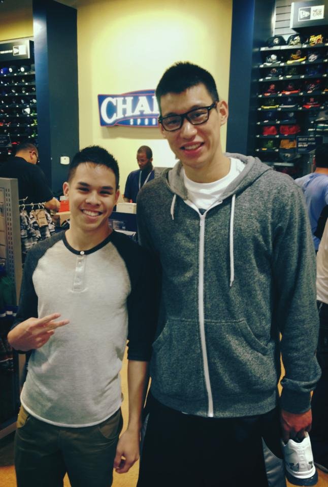 2012.12.19- Jeremy Lin at Champs Sports The Galleria II