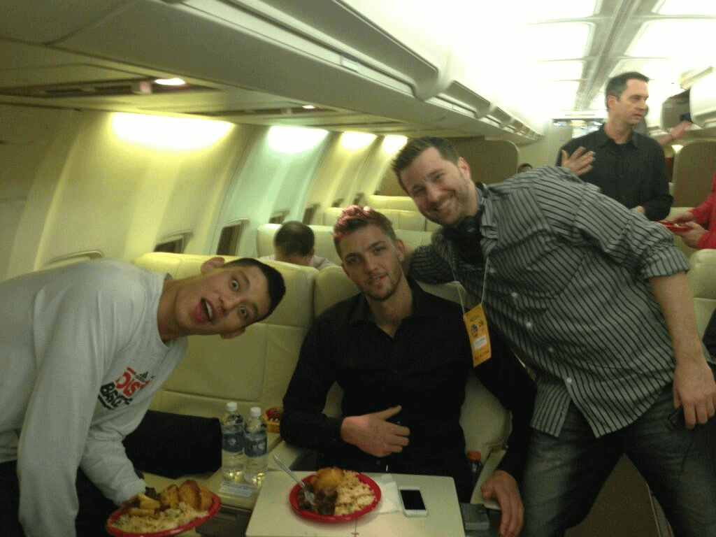 ChandlerParsons Wheels up to Phoenix! This row is for the best hair only. 