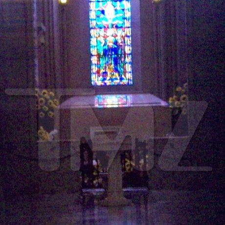 michael_jackson_tomb_sunflower_01_full.jpg