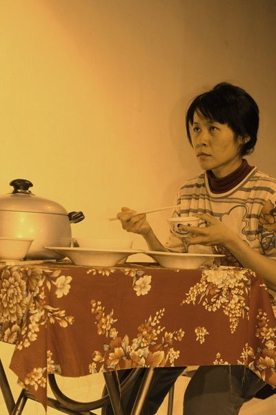 媽媽總是常煮完飯後面堆家人不理會的場面...