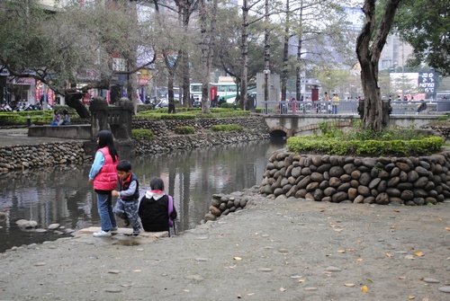 新竹市區信義街旁的漂亮公園