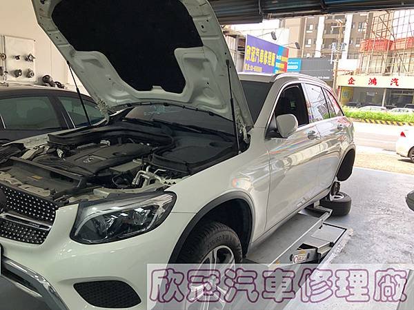 BENZ X253 GLC300 - 煞車警示燈、後來令片更