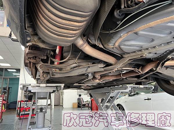 BENZ S212 E200 - 後避震器塌陷、後避震器氣囊