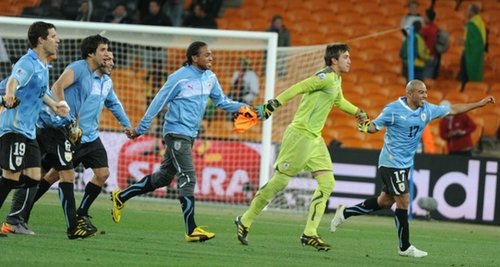 4d91054956c91c0a9c3b85469b6f511c-getty-fbl-wc2010-match58-uru-gha.jpg