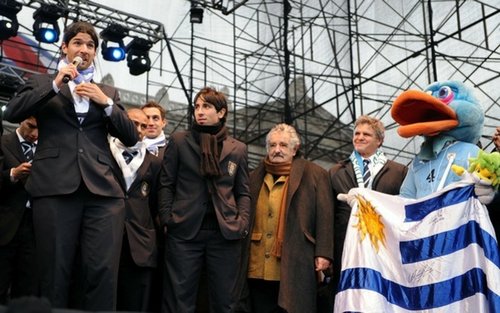 d957bbb03df58c1192abec00685d627b-getty-fbl-wc2010-uru-welcome-ceremony-mujica.jpg
