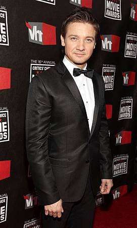 Jeremy Renner (19).jpg