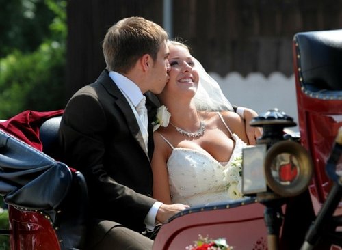 b6fbb66ff167e001a4f05a9d972e16b1-getty-germany-fbl-ger-wedding-lahm.jpg