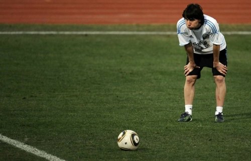 b474b5cf15ab5c6900647365dd56a2e1-getty-fbl-wc2010-arg-training.jpg