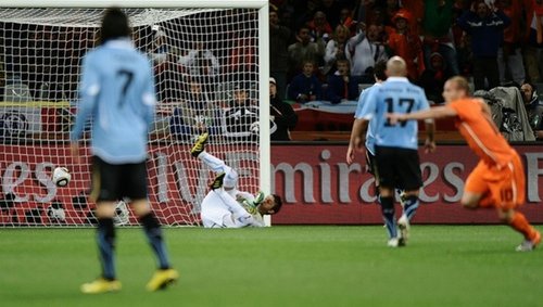 4623cc8a5a4a8510091243c929779f2d-getty-fbl-wc2010-match61-uru-ned.jpg