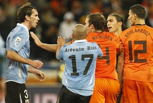 c508a49de0f8944b1b0777ae52c25524-getty-fbl-wc2010-match61-uru-ned.jpg
