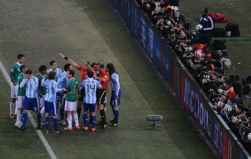 4761f49c78cacbc1911aad6b885f2d5a-getty-fbl-wc2010-match52-arg-mex.jpg