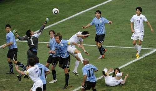 ccb6ecfbf8fd6c4c404cafd87ffa4428-getty-fbl-wc2010-match49-uru-kor.jpg