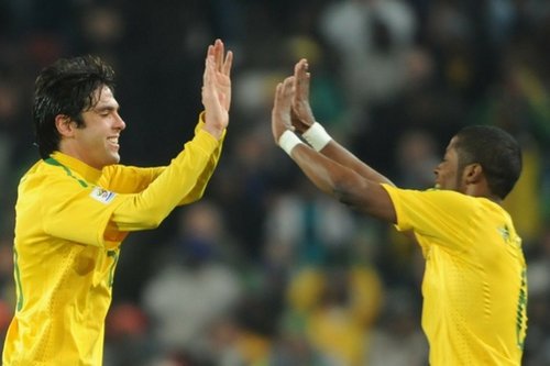 239cb659f42c36bbc44bf7e3d73c56fb-getty-fbl-wc2010-match54-bra-chi-supporters.jpg