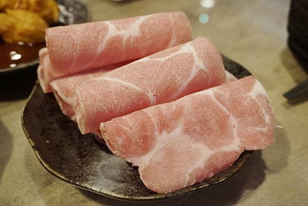 【美食】 基隆廟口夜市正對面。大嘴巴茶坊 ♥ 中式美式甚至鐵