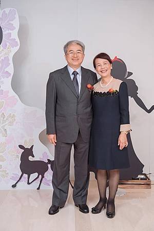 二老和背板合照