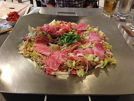 晚餐去吃了一間全店沒人會講英文的鄉土料理
