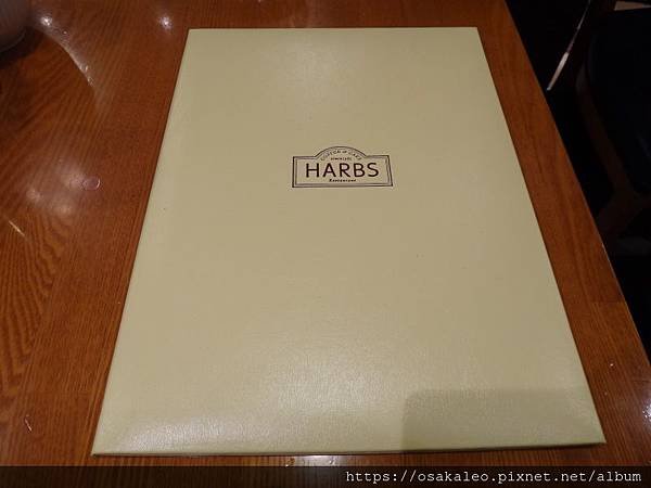 14大阪沖繩D2.5 HARBS 香蕉卡士達派 阪急三番街店