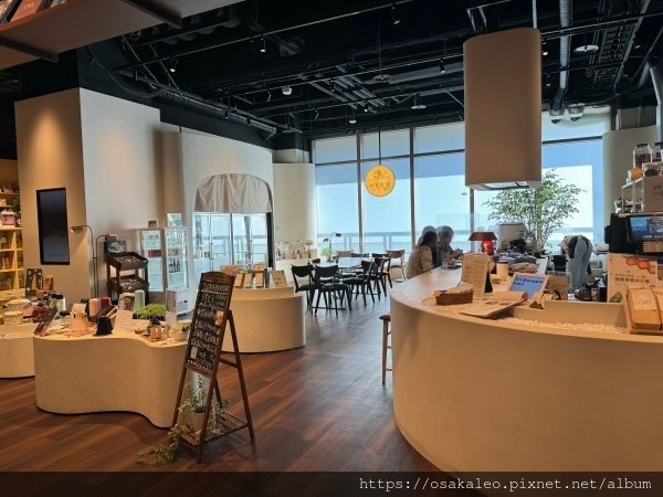 蔦屋書店松山店  SHARE LOUNGE