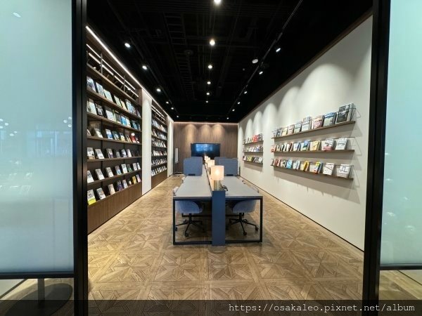 蔦屋書店松山店  SHARE LOUNGE