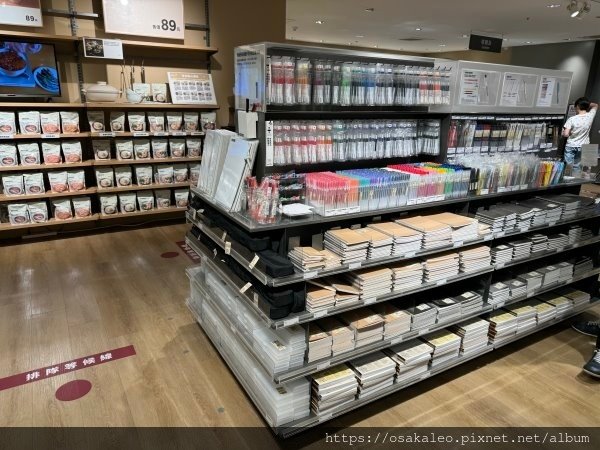 中和比漾廣場 無印良品 UNIQLO 繼光香香雞