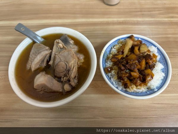 【食記】施家麻油腰花 魯肉飯、麻油雞湯 (台北)