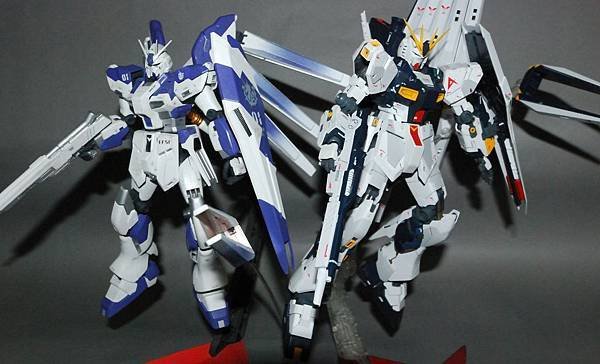 Hi-ν Gundam &amp; ν Gundam