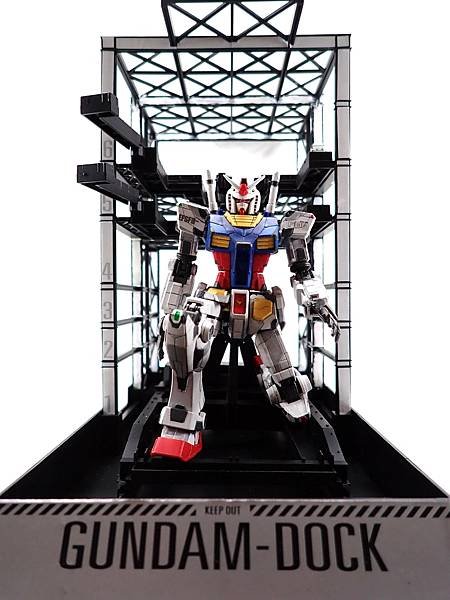 1/144 RX-78F00 GUNDAM &amp; G-DOCK