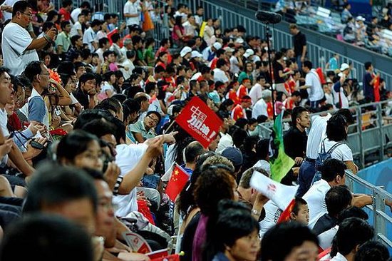 800px-China_v._USA_Baseball_2008_Olympic_Games_supporters