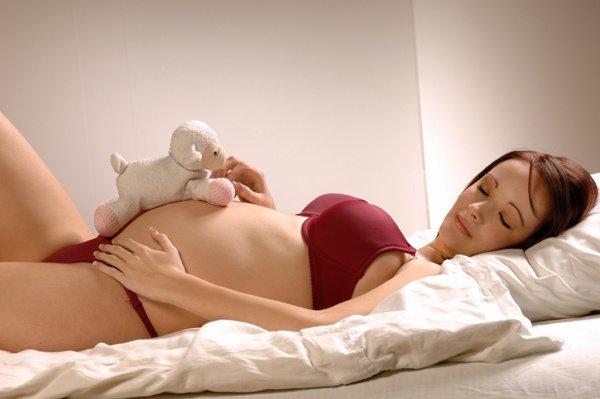 pregnant-woman-sleeping