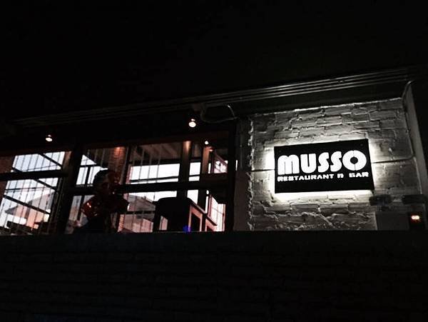 MUSSO PUB(VTE,MEN5.jpg